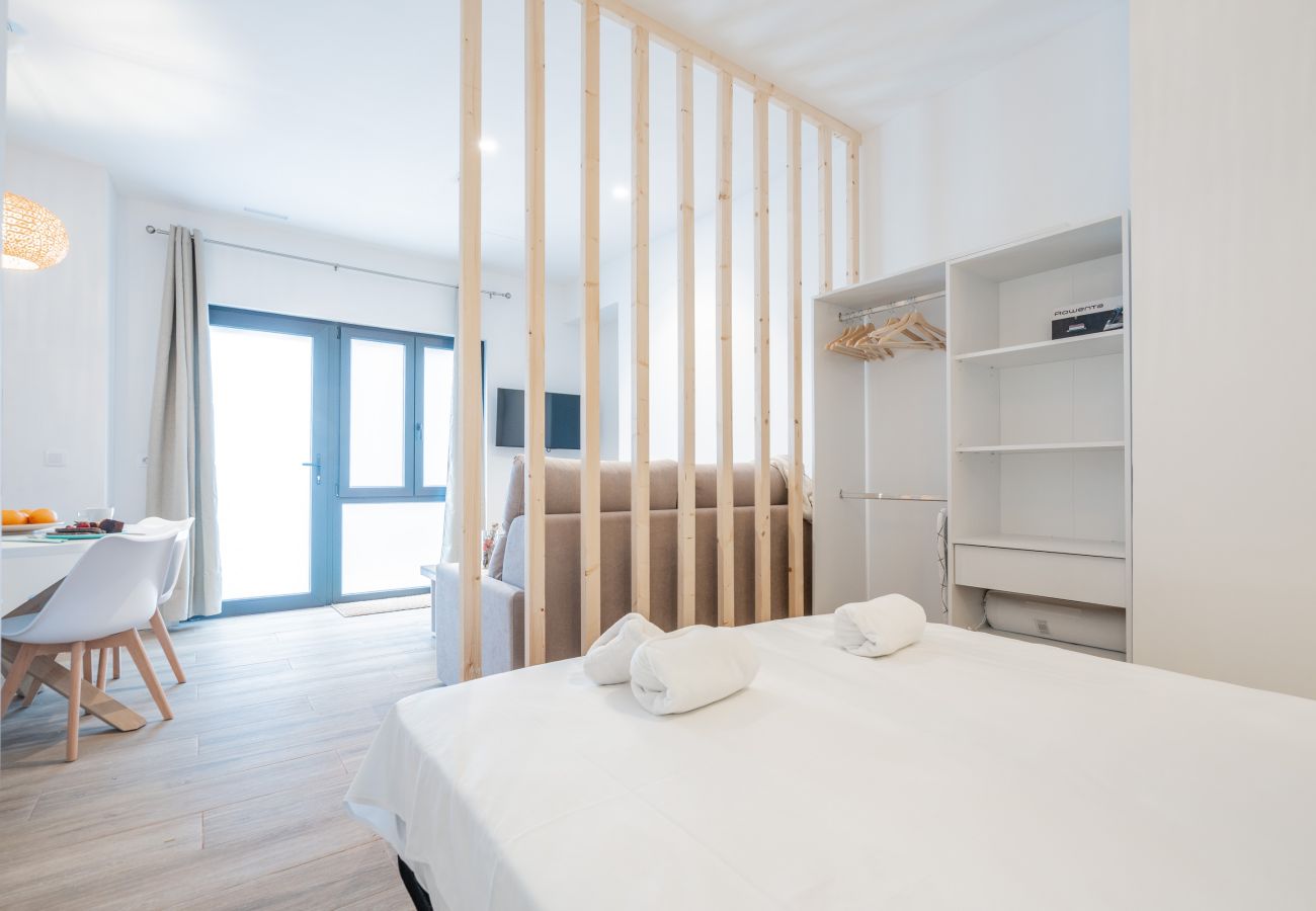 Studio in Valencia / València - Mediterraneum. Suite F by Host Valencia